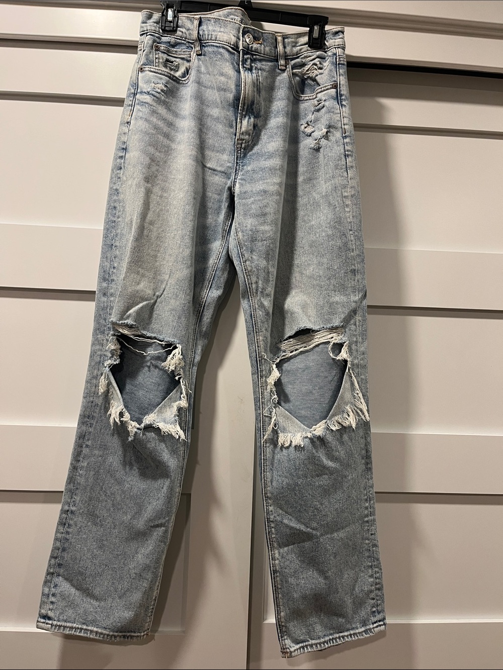 American Eagle Outfitters Light Wash Distressed Straight Leg Jeans
